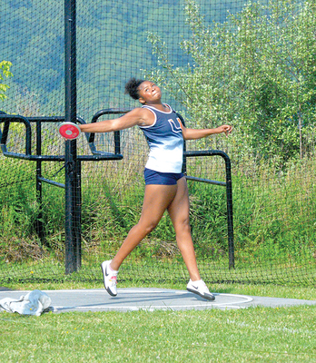 Harper Potter secured a trip to state with her fourth-place finish in the discus after picking up a win in the girls’ shot put last Wednesday. PHOTO BY KELLEY PEARSON